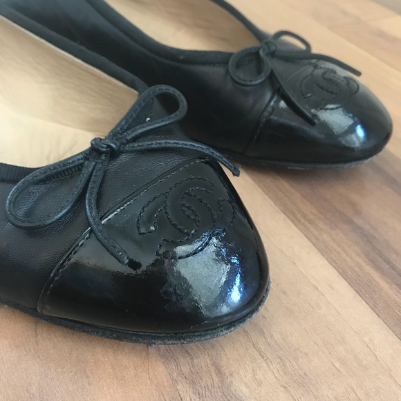 CHANEL Shoes - Black Patent Leather Chanel CC Ballet Flats